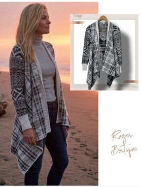 🌿TINY Cardigan Sweater Womens Small Ivory and Black Southwest Aztec Print